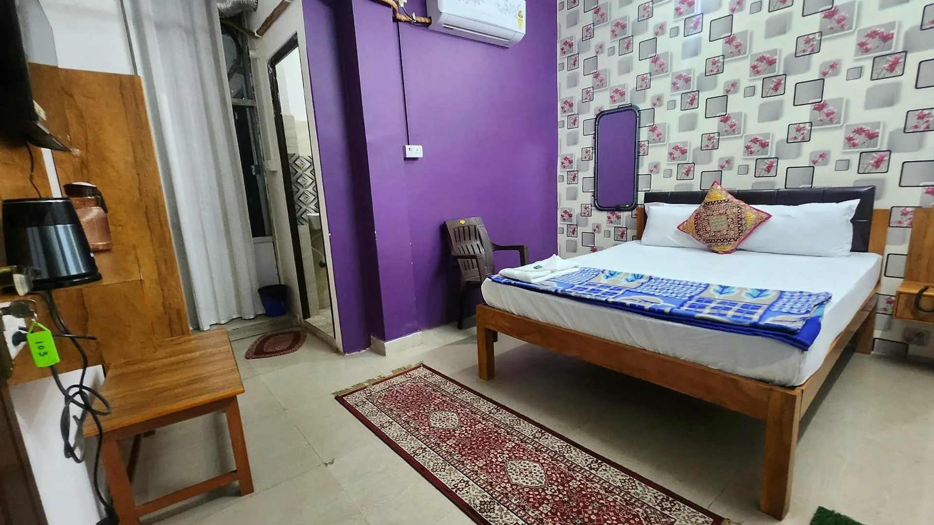 The Kashi Palace Inn ,Varanasi ! Fully-Air-Conditioned Hotel At Prime Location With Parking Availability, Near Kashi Vishwanath Temple, And Ganga Ghat Guest house