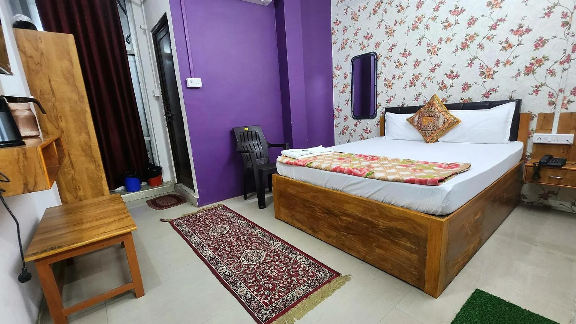 Guest house The Kashi Palace Inn ,Varanasi ! Fully-Air-Conditioned Hotel At Prime Location With Parking Availability, Near Kashi Vishwanath Temple, And Ganga Ghat India