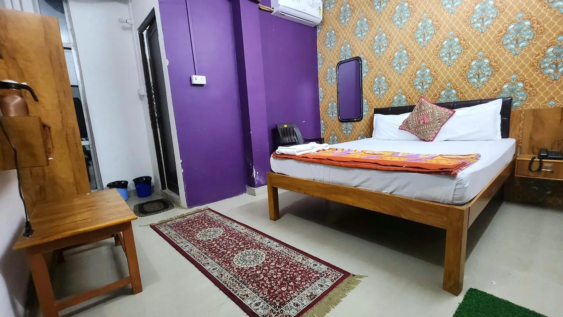 The Kashi Palace Inn ,Varanasi ! Fully-Air-Conditioned Hotel At Prime Location With Parking Availability, Near Kashi Vishwanath Temple, And Ganga Ghat Guest house