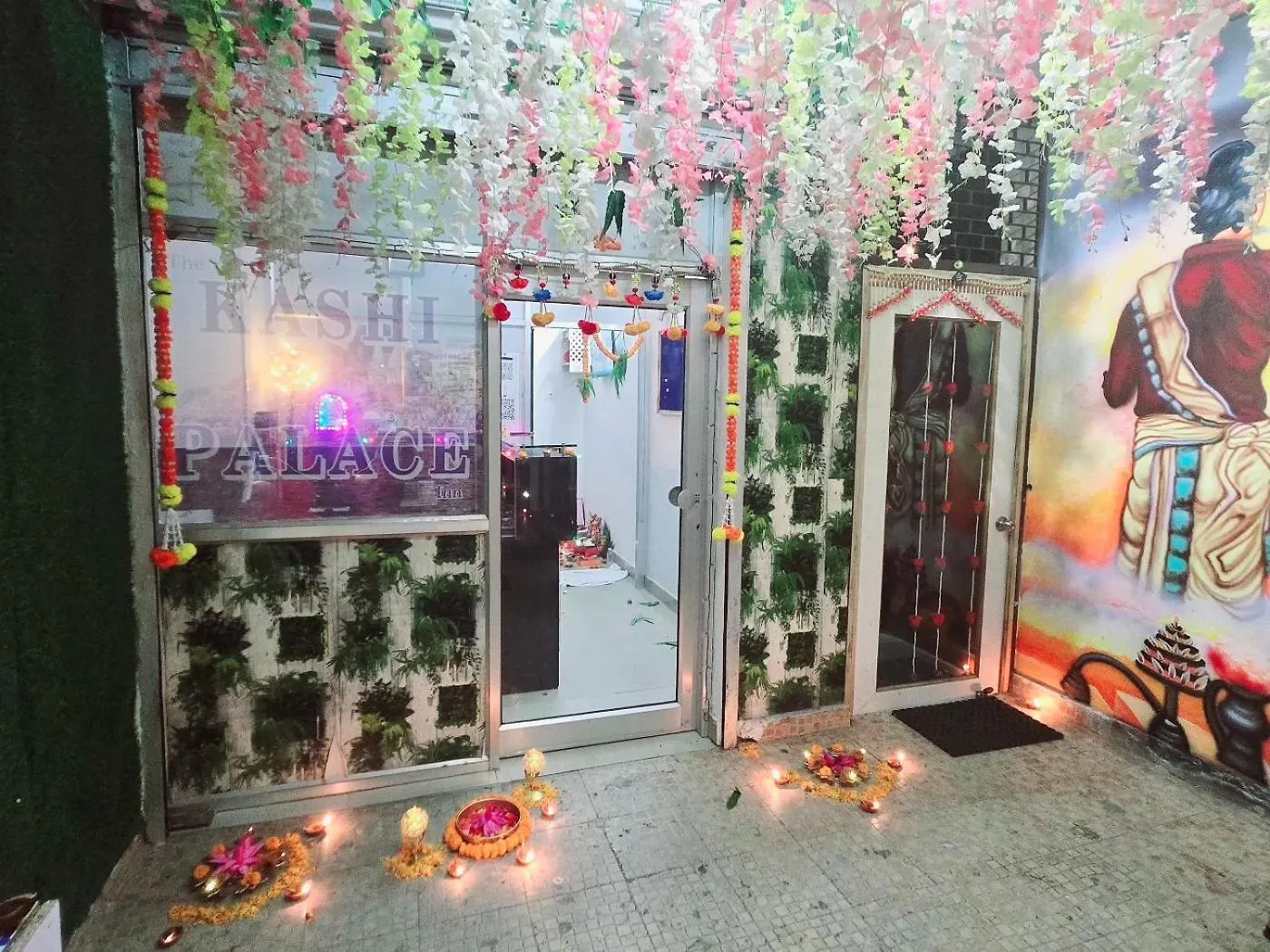 Guest house The Kashi Palace Inn ,Varanasi ! Fully-Air-Conditioned Hotel At Prime Location With Parking Availability, Near Kashi Vishwanath Temple, And Ganga Ghat