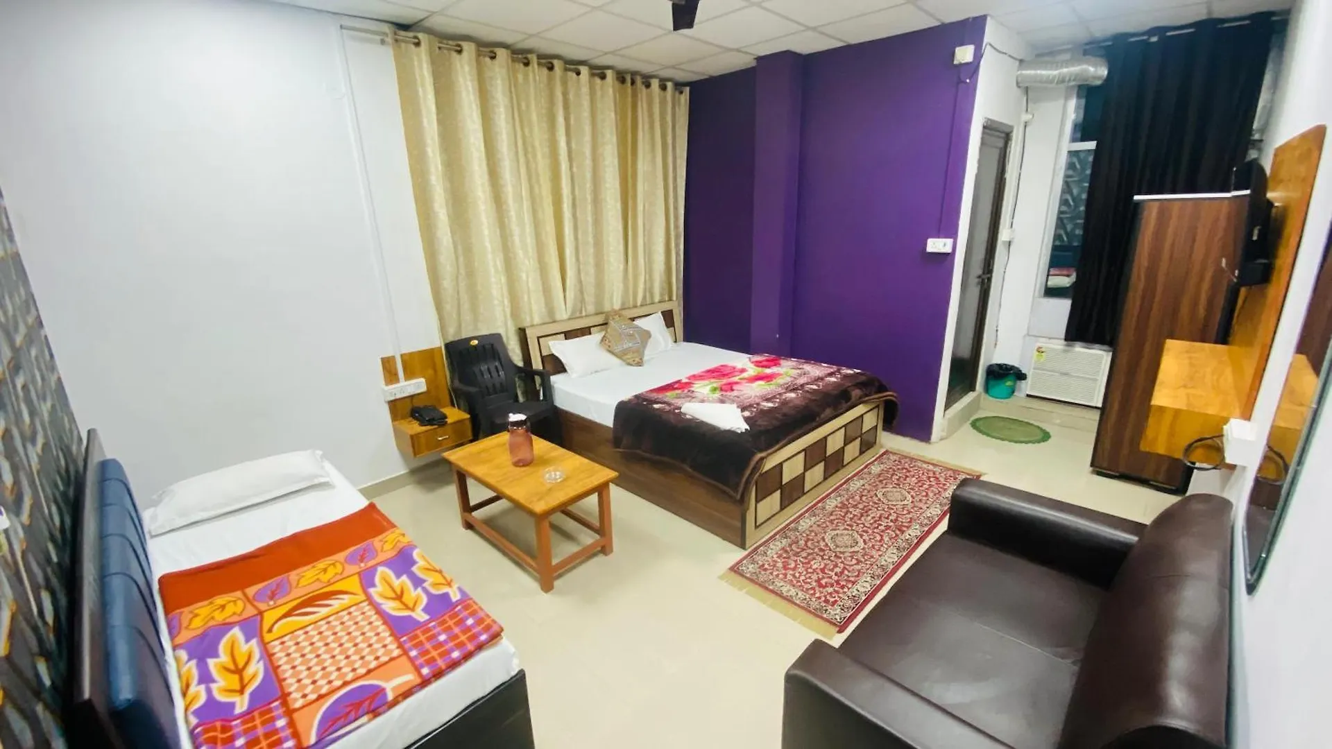 The Kashi Palace Inn ,Varanasi ! Fully-Air-Conditioned Hotel At Prime Location With Parking Availability, Near Kashi Vishwanath Temple, And Ganga Ghat contacts