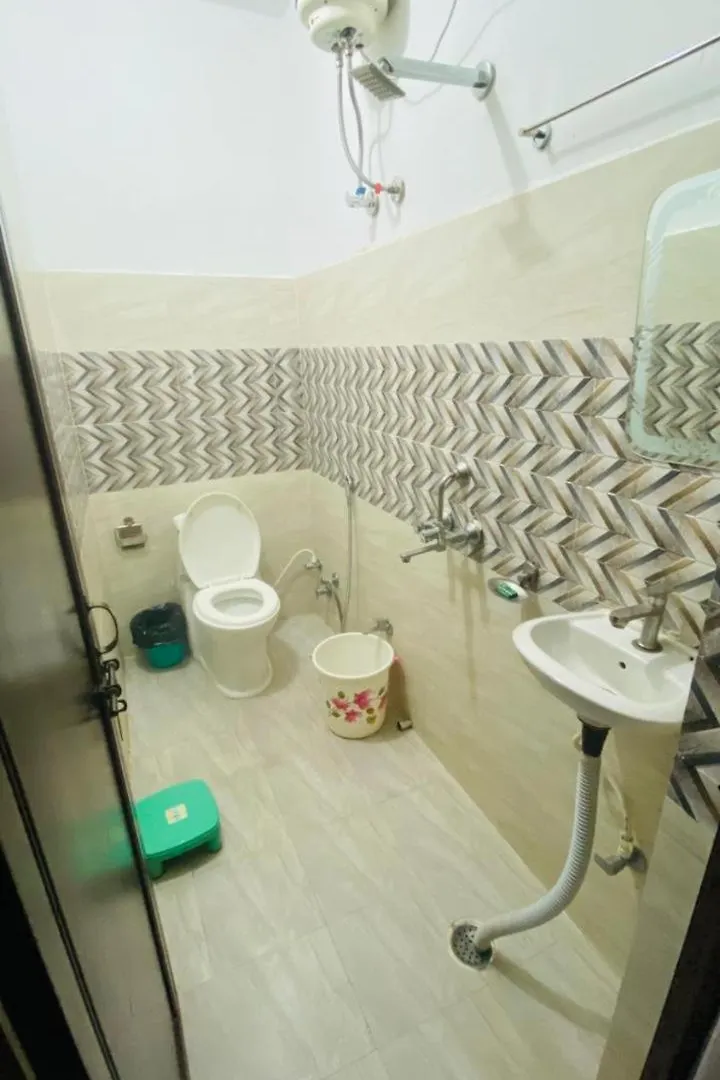 The Kashi Palace Inn ,Varanasi ! Fully-Air-Conditioned Hotel At Prime Location With Parking Availability, Near Kashi Vishwanath Temple, And Ganga Ghat 0*, Varanasi India